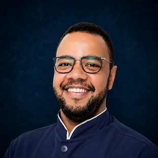 Dr. Carlos Martins